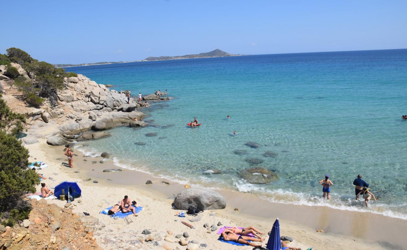 Photo de Spiaggia Is Piscadeddus avec sable fin et lumineux de surface