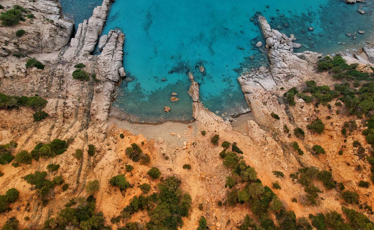 Photo de Cala Sirena avec galets gris de surface