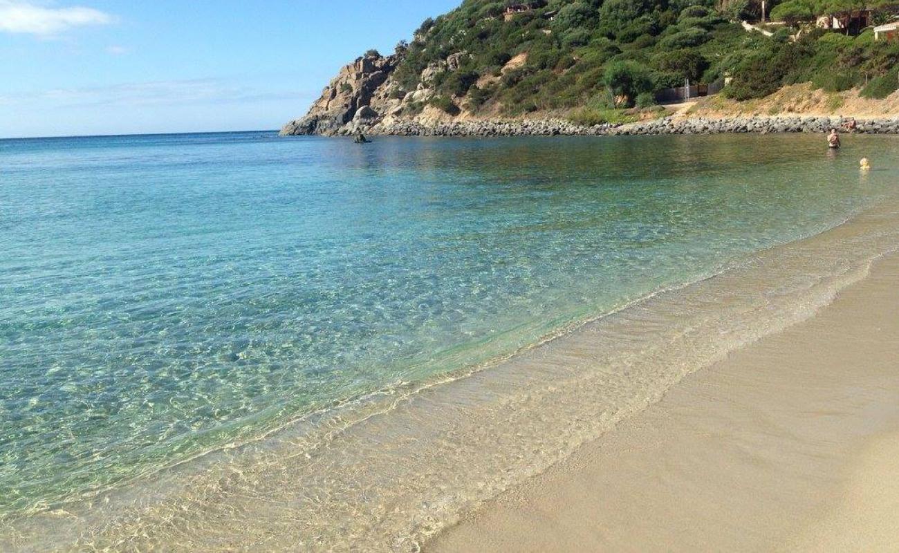 Photo de Plage de Genn'e Mari avec sable beige fin de surface