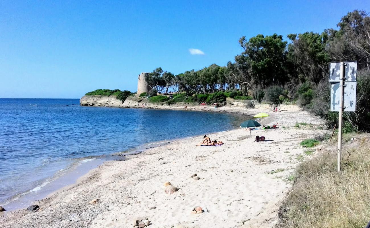 Photo de Spiaggia di Cala d'Ostia avec sable beige & galets de surface
