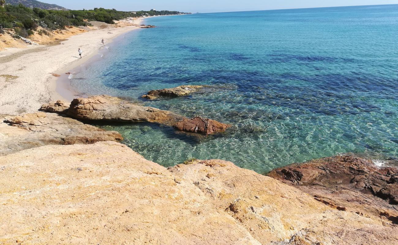 Photo de Plage de St. Margherita di Pula avec sable beige de surface