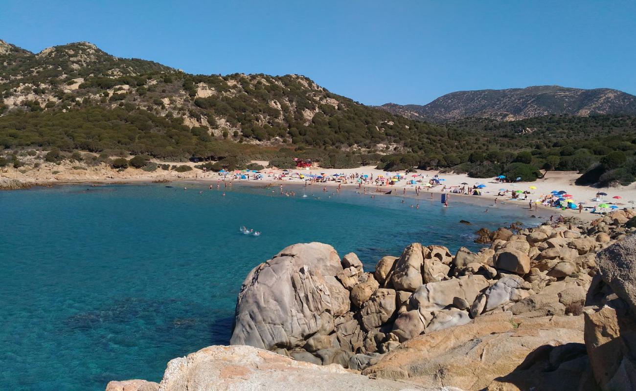 Photo de Spiaggia di Cala Cipolla avec sable fin et lumineux de surface