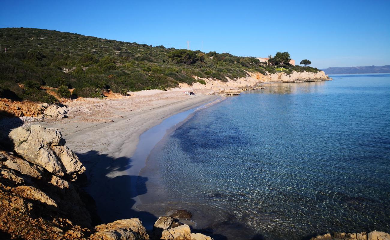 Photo de Portixeddu beach avec sable clair avec caillou de surface