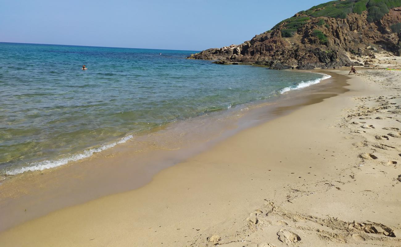 Photo de Punta Acqua beach avec sable fin et lumineux de surface