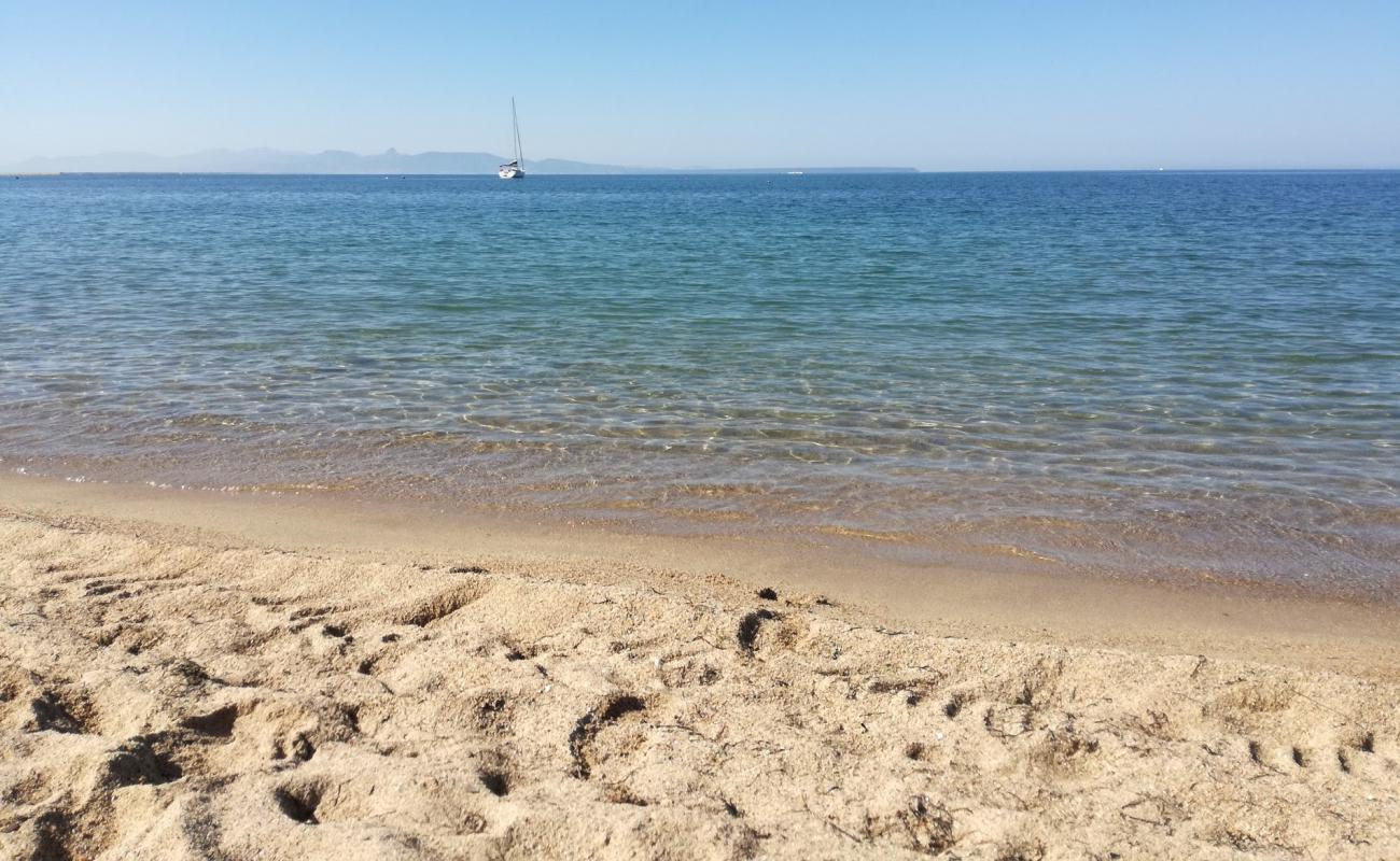 Photo de Arborea beach II avec sable fin et lumineux de surface