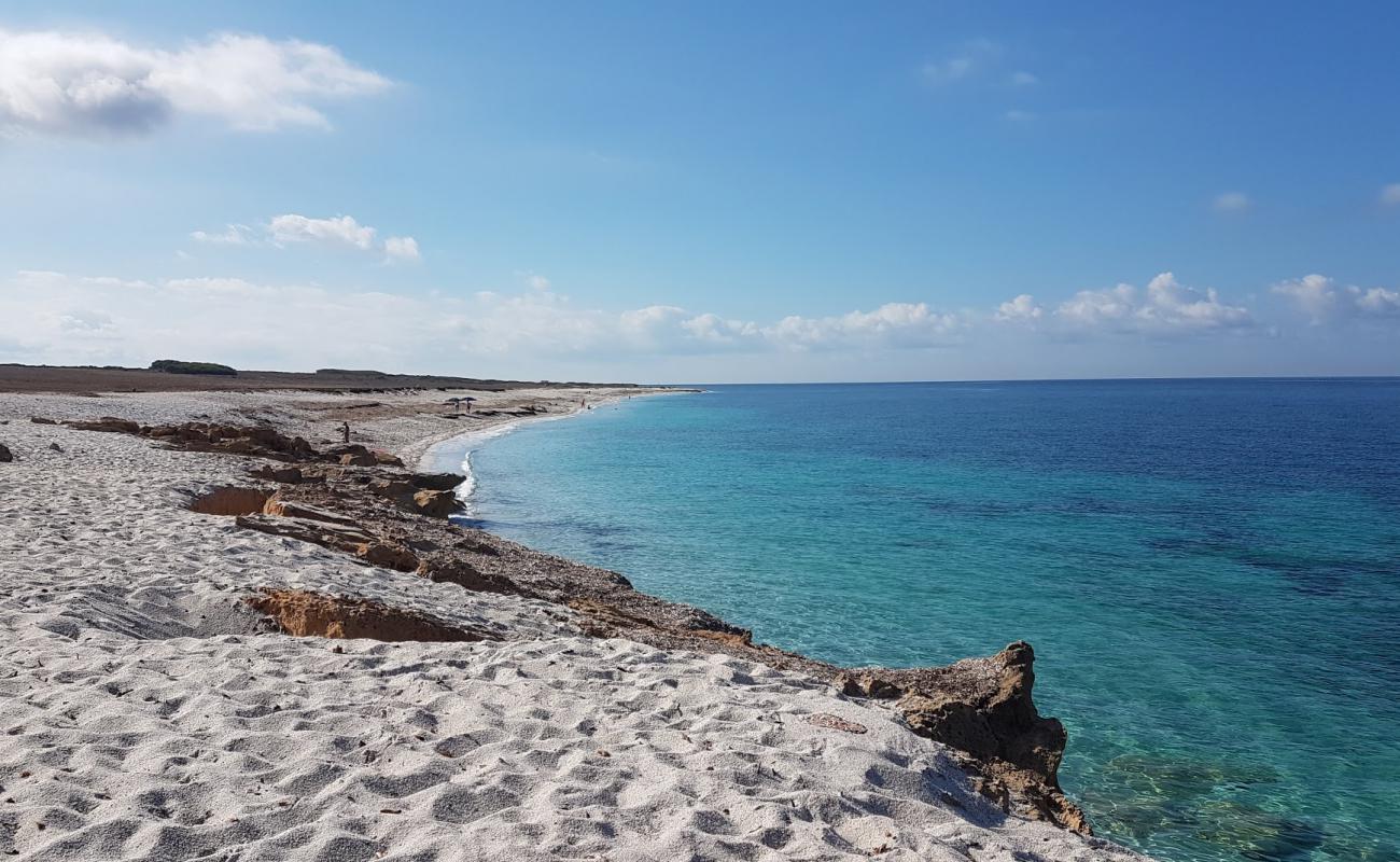 Photo de Spiaggia S'Archeddu avec sable fin blanc de surface