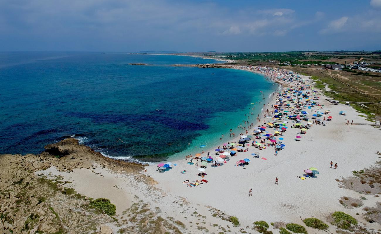 Photo de Plage d'Arutas avec sable blanc de surface