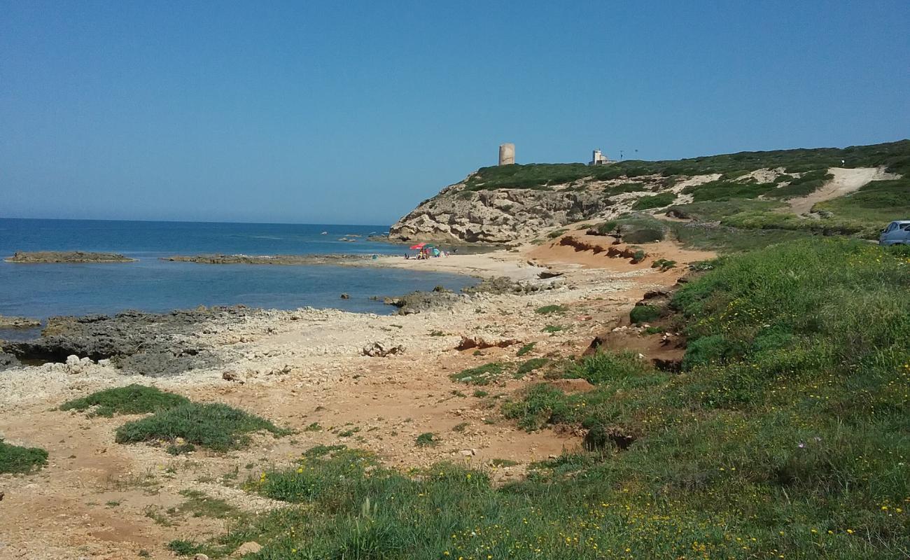 Photo de Cala di Matta avec sable brillant et rochers de surface