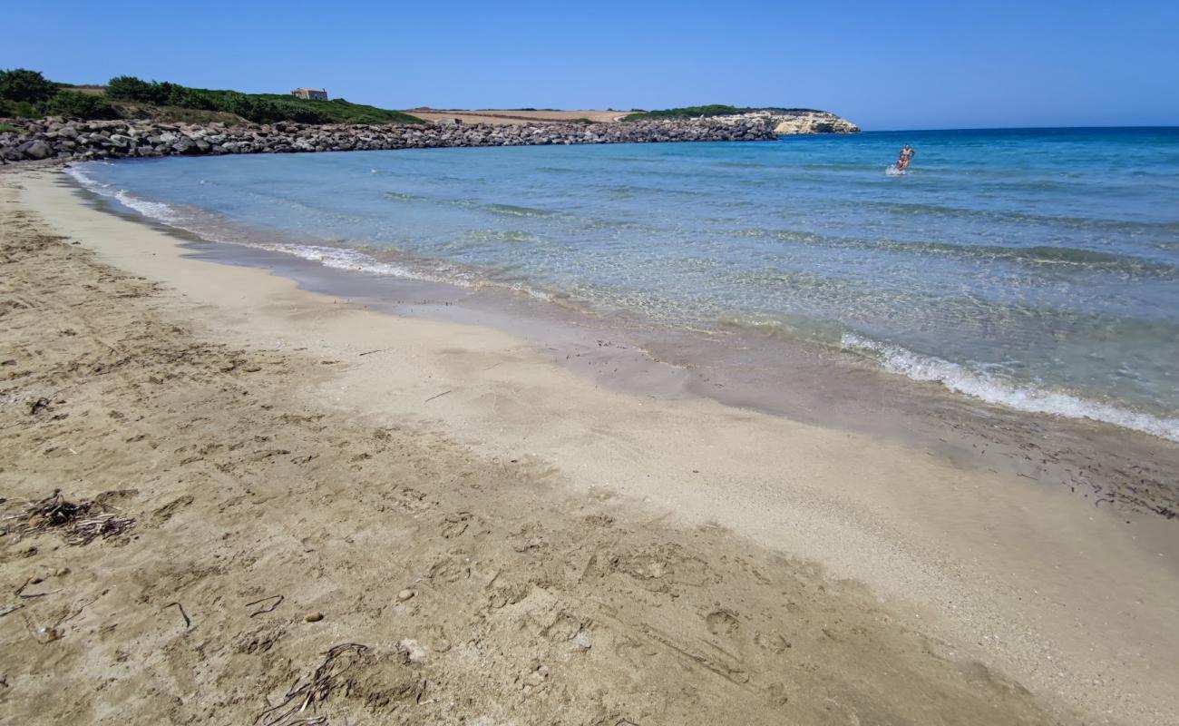 Photo de Spiaggia Di Is Benas avec sable lumineux de surface