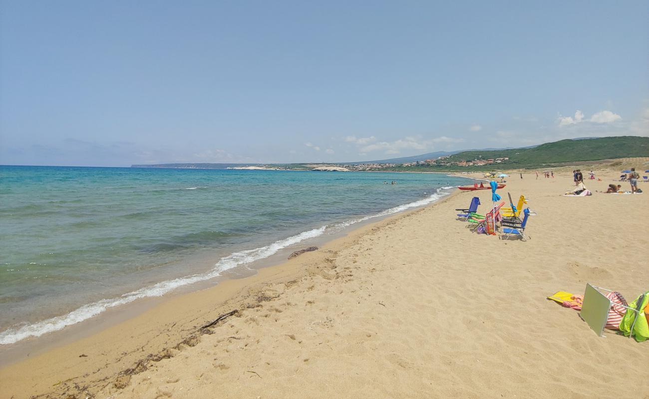 Photo de Spiaggia Di Is Arenas avec sable lumineux de surface