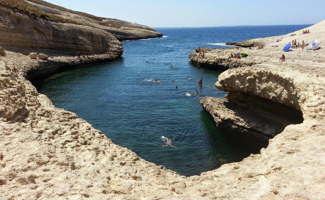 Photo de Secret beach avec béton de surface