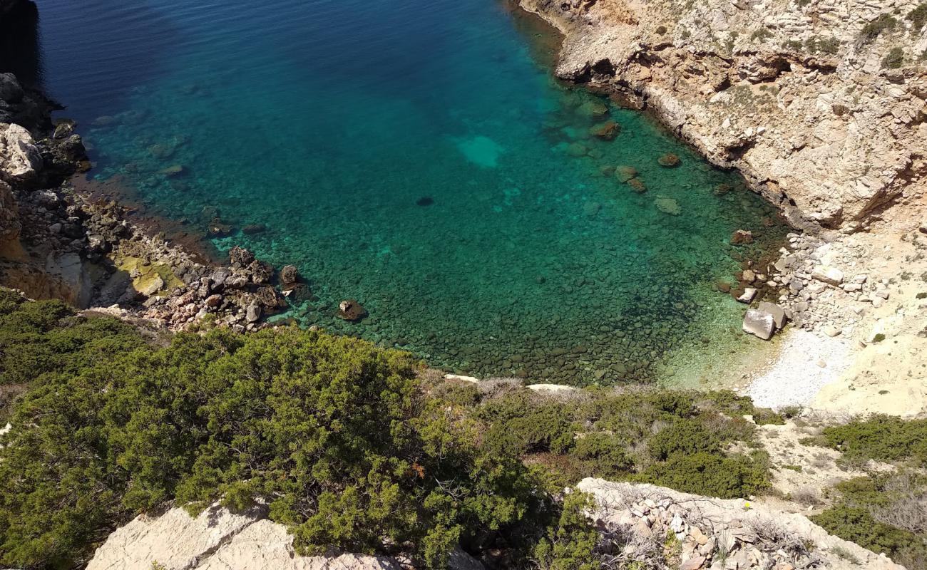 Photo de Cala d'Inferno avec roches de surface