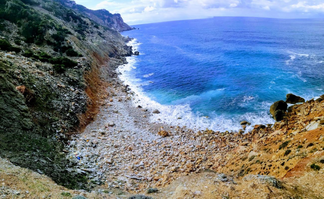 Photo de Spiaggia di San Lorenzo avec roches de surface