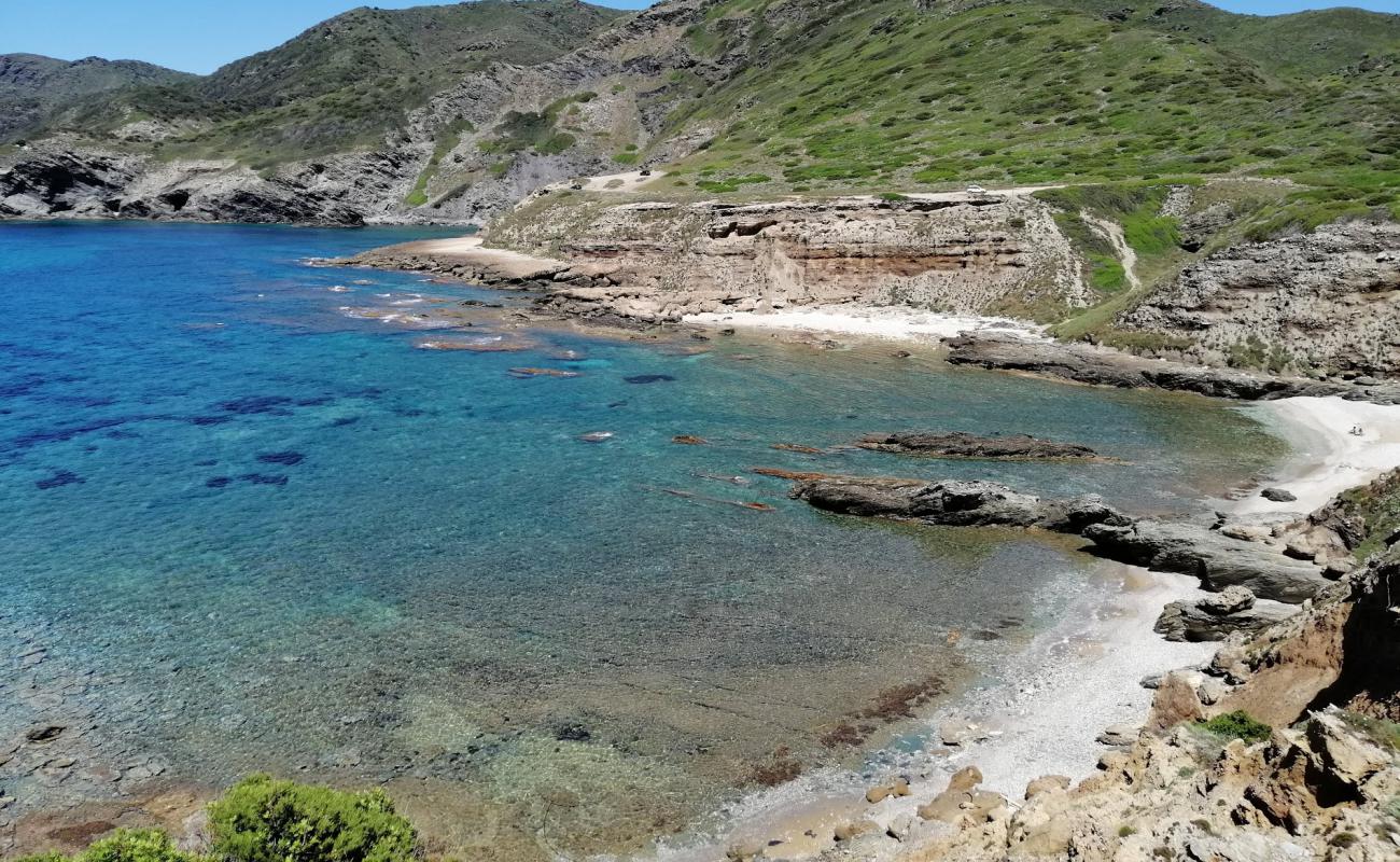 Photo de Cala Ebi Dozzi avec sable clair avec caillou de surface