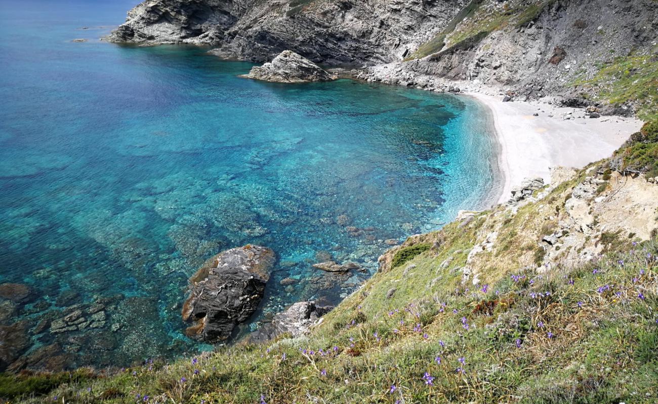 Photo de Spiaggia La Frana avec petits galets gris de surface