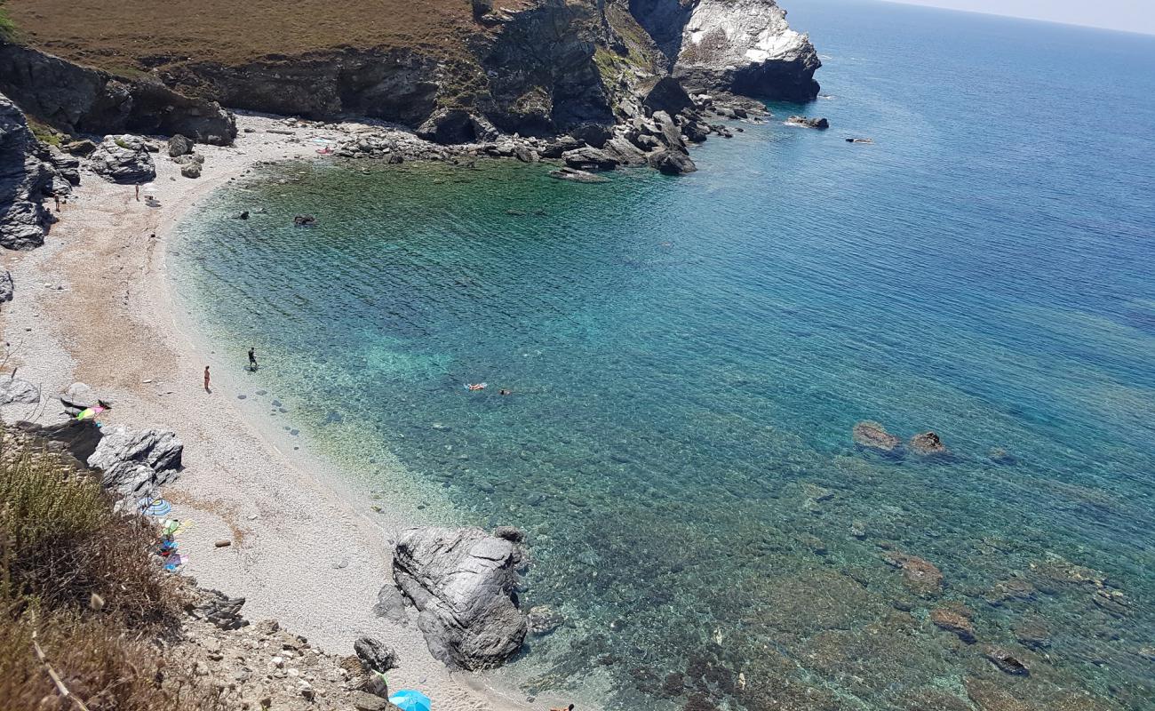 Photo de Spiaggia di Lampianu avec petits galets beige de surface