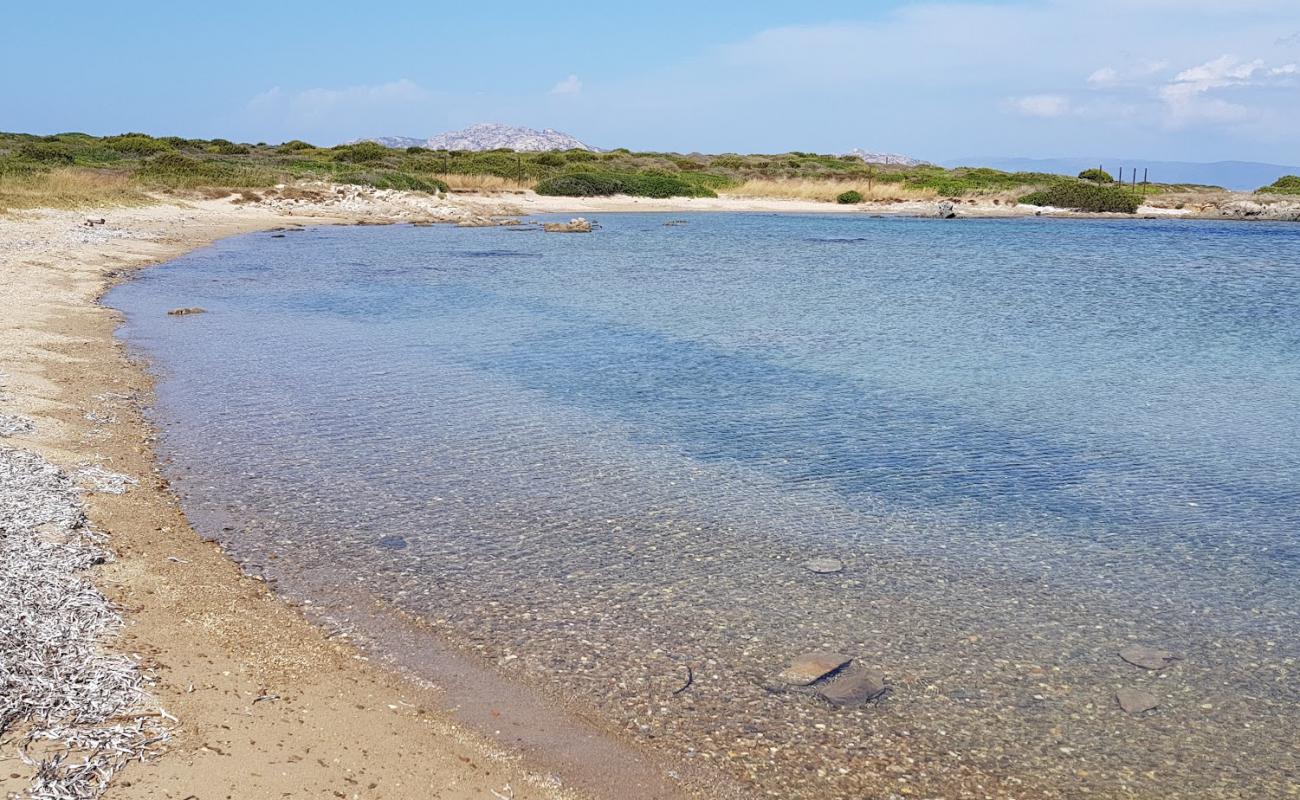 Photo de Spiaggia Punta Negra avec sable beige & galets de surface