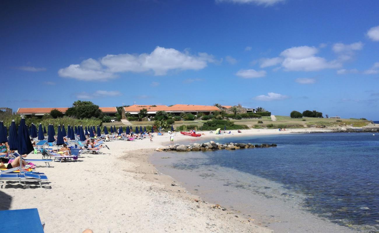 Photo de Spiaggia delle Tonnare avec sable beige & galets de surface
