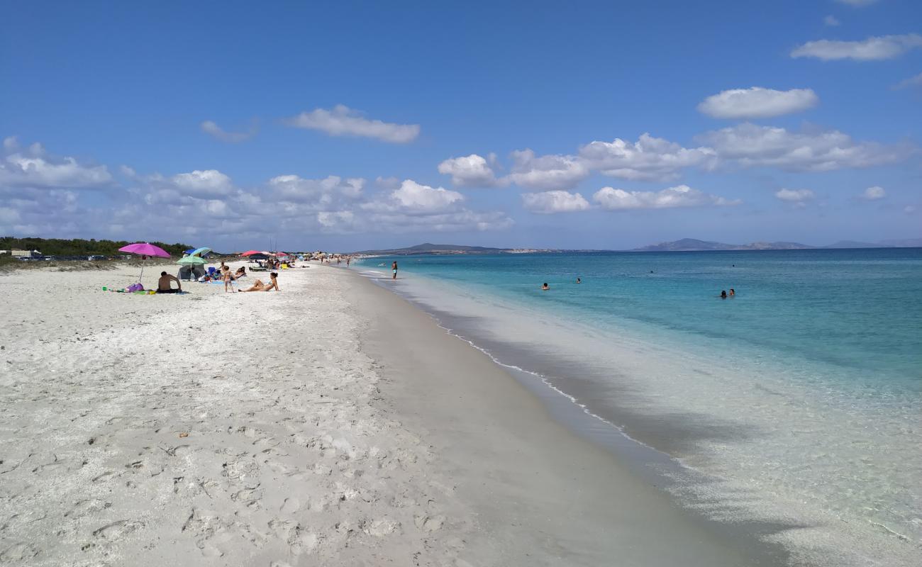 Photo de Spiaggia Le Saline (Ezzi Mannu) avec petits galets blancs de surface