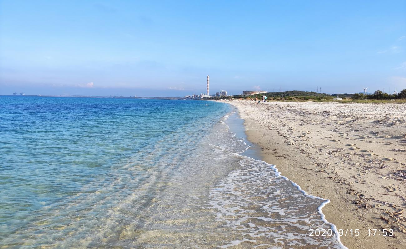 Photo de Spiaggia di Stagno di Pilo avec sable beige de surface