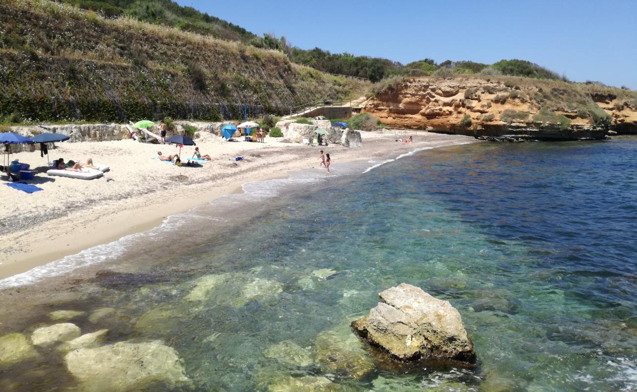 Photo de Spiaggia di Farrizza avec sable beige & galets de surface