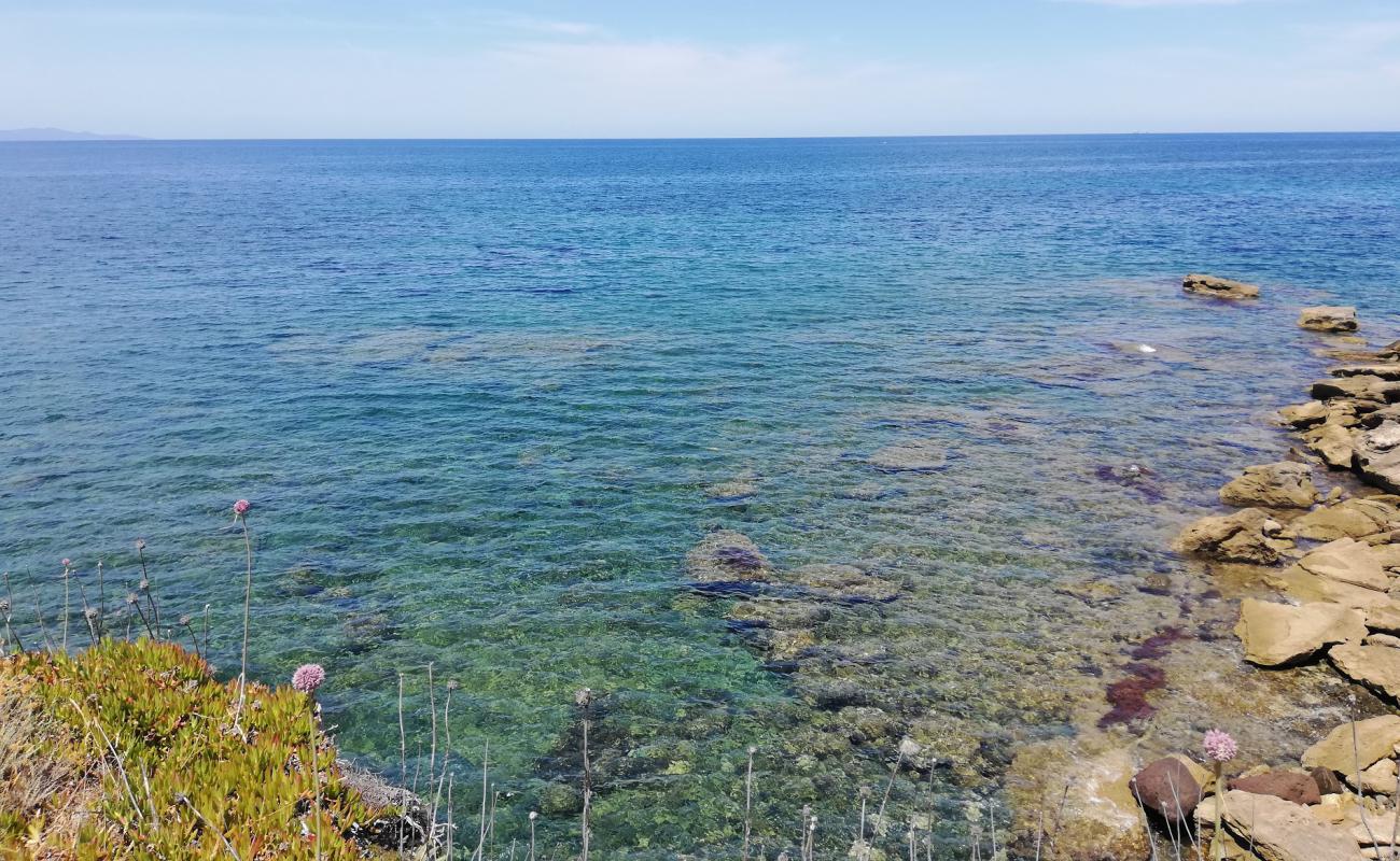 Photo de Spiaggia di Punta Tramontana avec terrain rocheux de surface