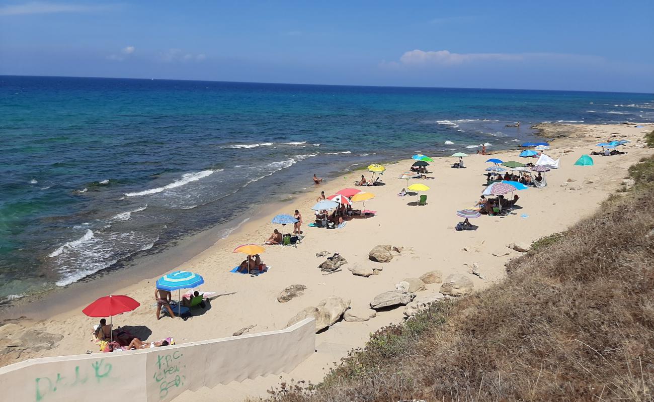 Photo de Spiaggia delle Celestine avec sable beige & pierres de surface