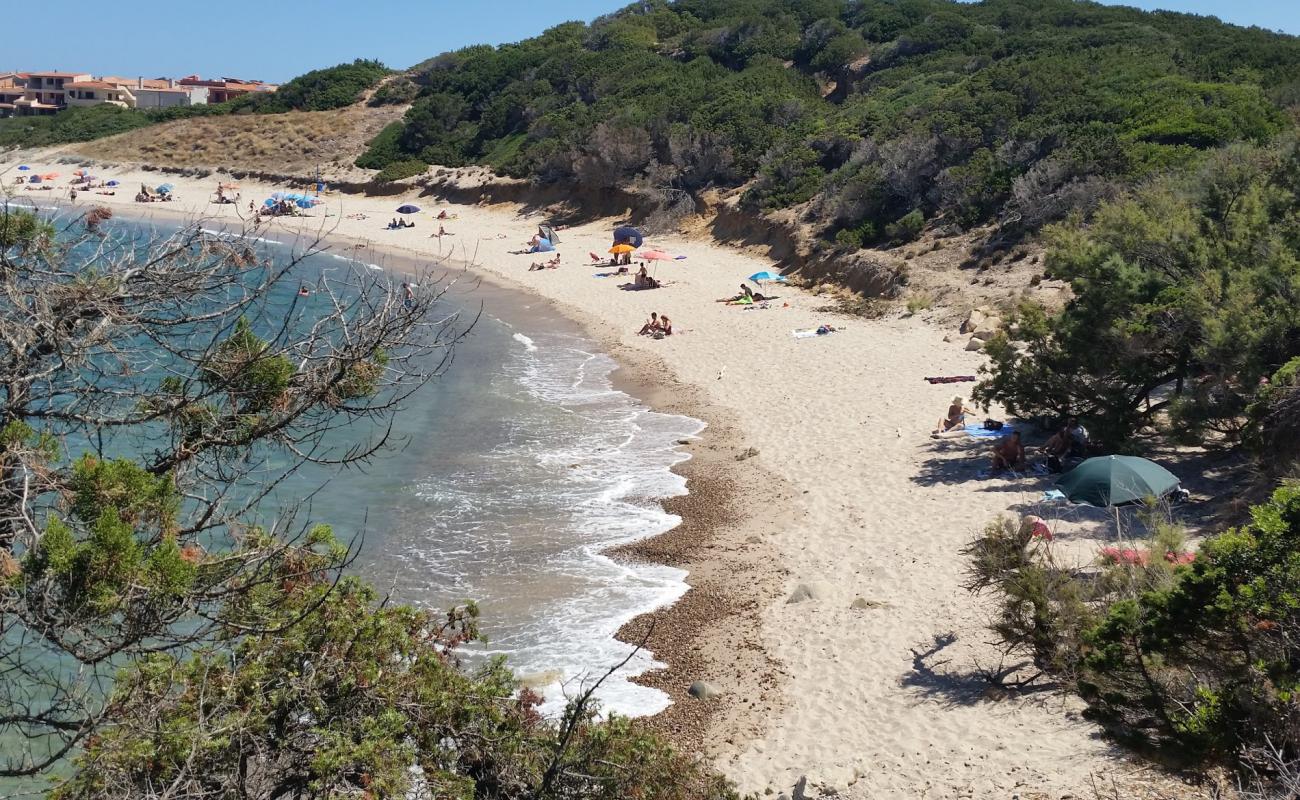 Photo de Spiaggia Longa avec sable lumineux de surface