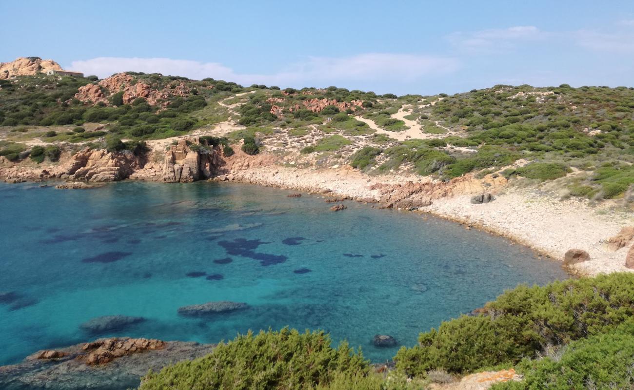 Photo de Spiaggia di Cala Falza avec roches de surface