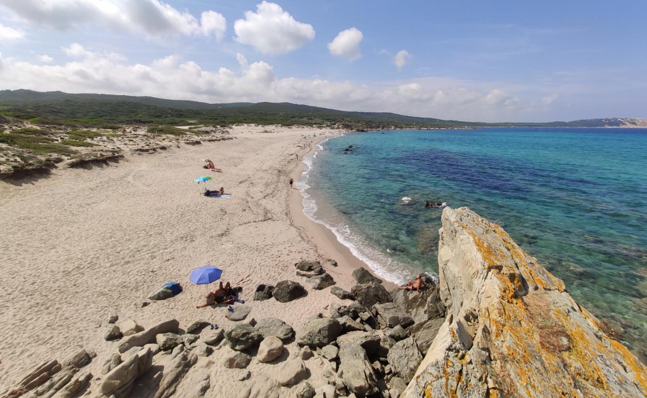Photo de Spiaggia Rena Di Matteu avec sable beige de surface