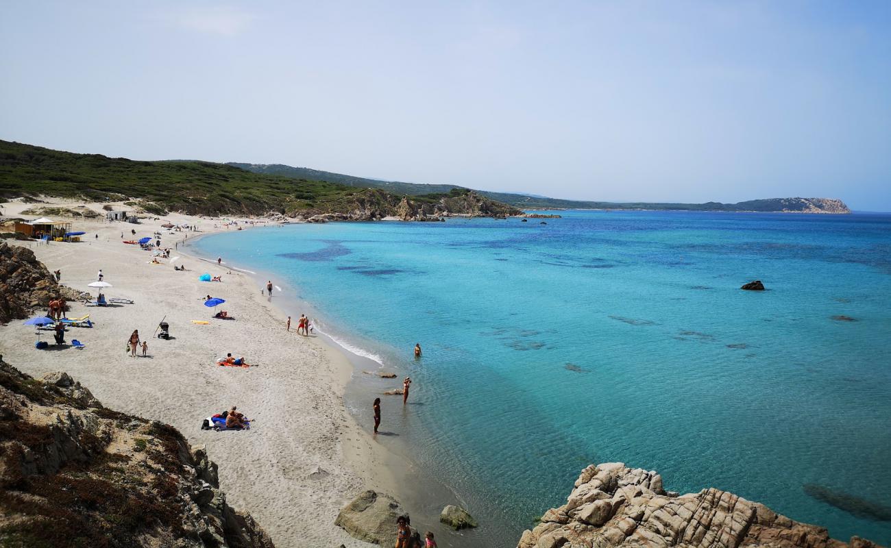 Photo de Spiaggia di Rena Majori avec sable beige de surface