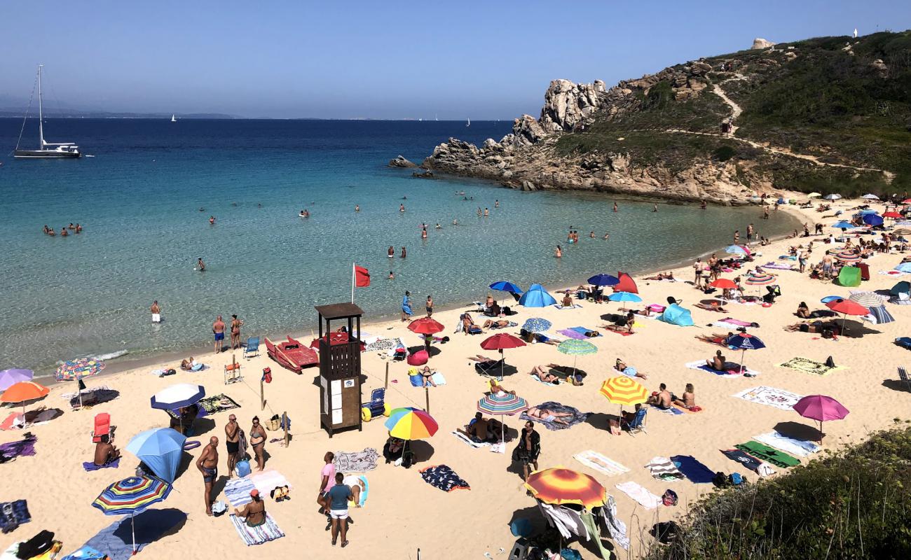Photo de Plage Rena Bianca avec sable beige fin de surface