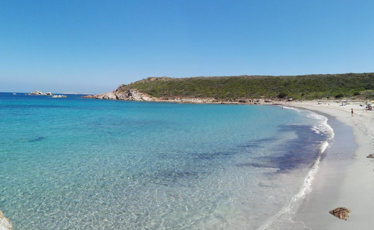 Photo de Spiaggia La Balcaccia avec sable lumineux de surface