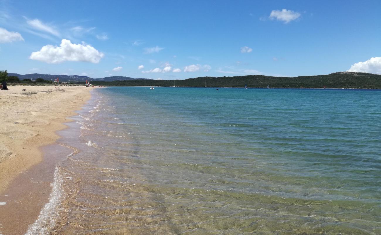 Photo de Spiaggia Di Porto Liscia avec sable beige de surface