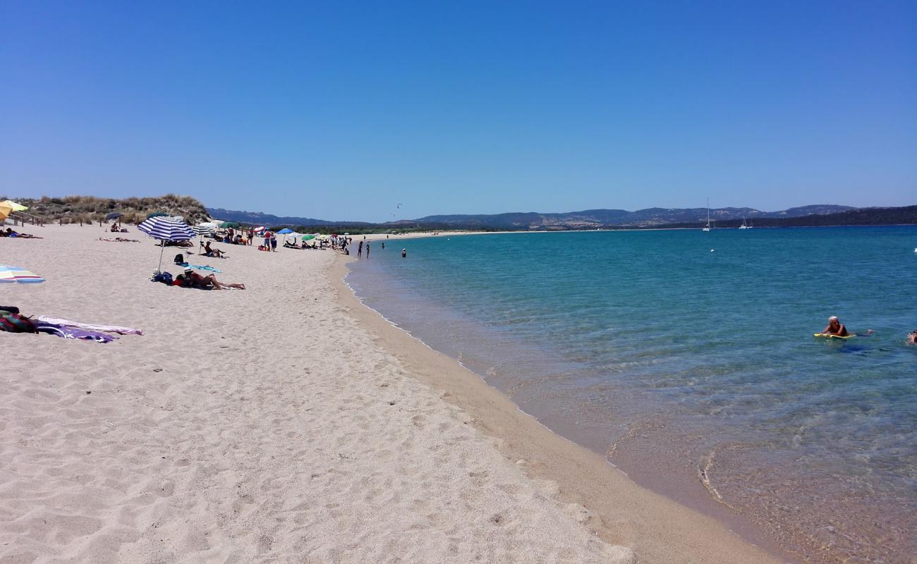 Photo de Plage de Barrabisa avec sable beige de surface
