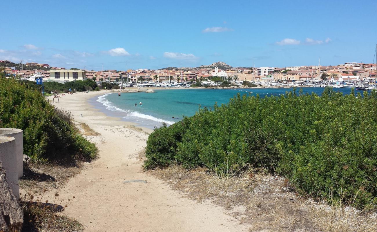 Photo de Spiaggia dell'Isolotto avec sable brun de surface