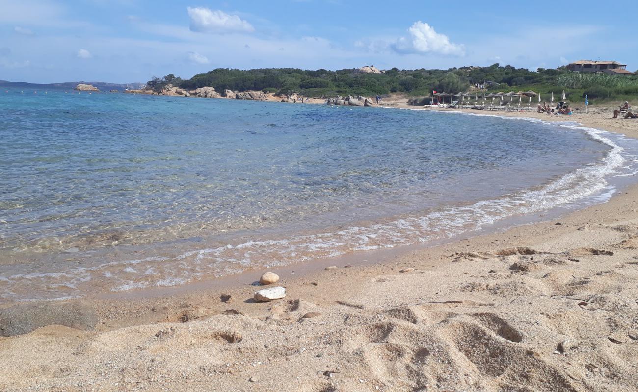 Photo de Spiaggia Tre Monti avec caillou fin clair de surface