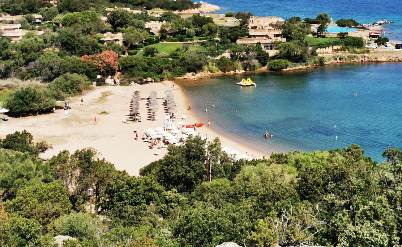 Photo de Spiaggia Liscia di Vacca avec caillou fin clair de surface