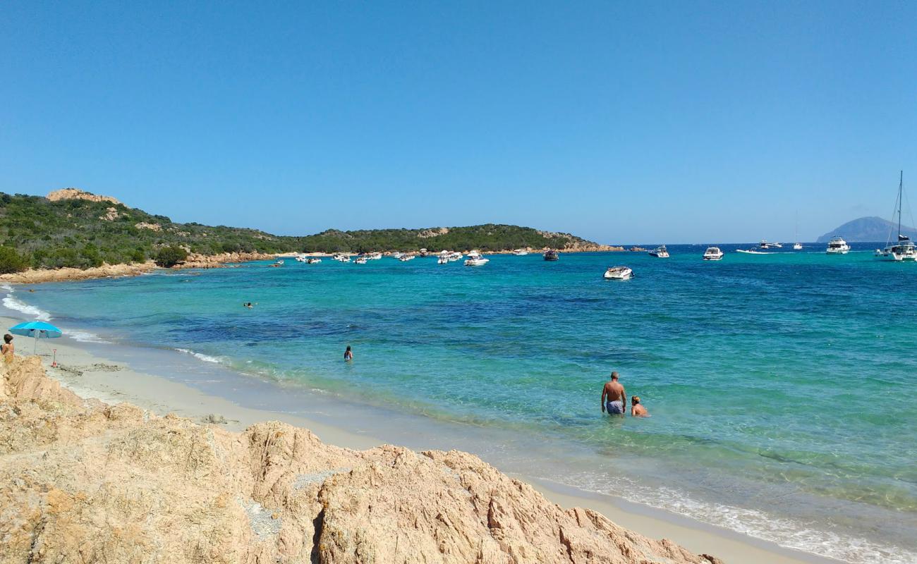 Photo de Cala Petra Ruja avec sable lumineux de surface