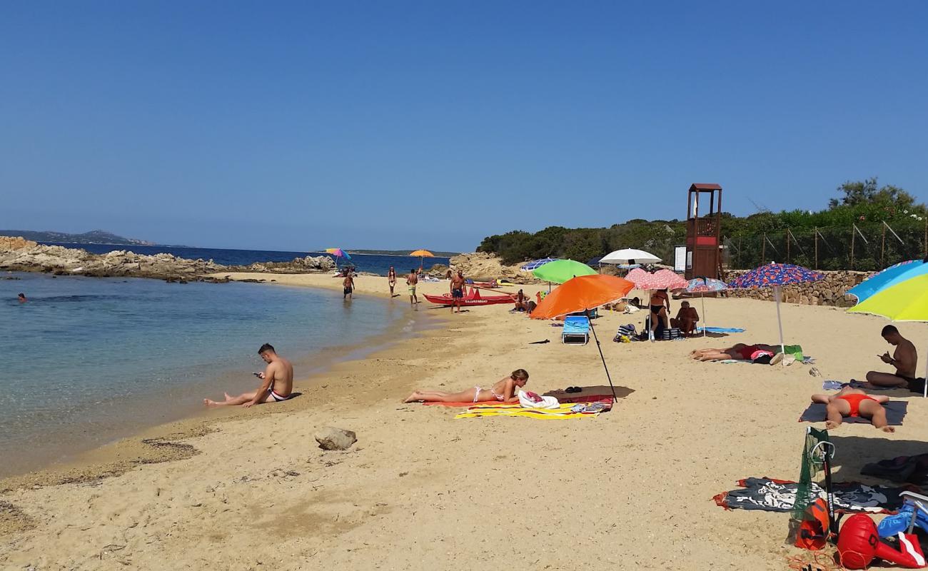 Photo de Spiaggia Punta Volpe avec sable lumineux de surface