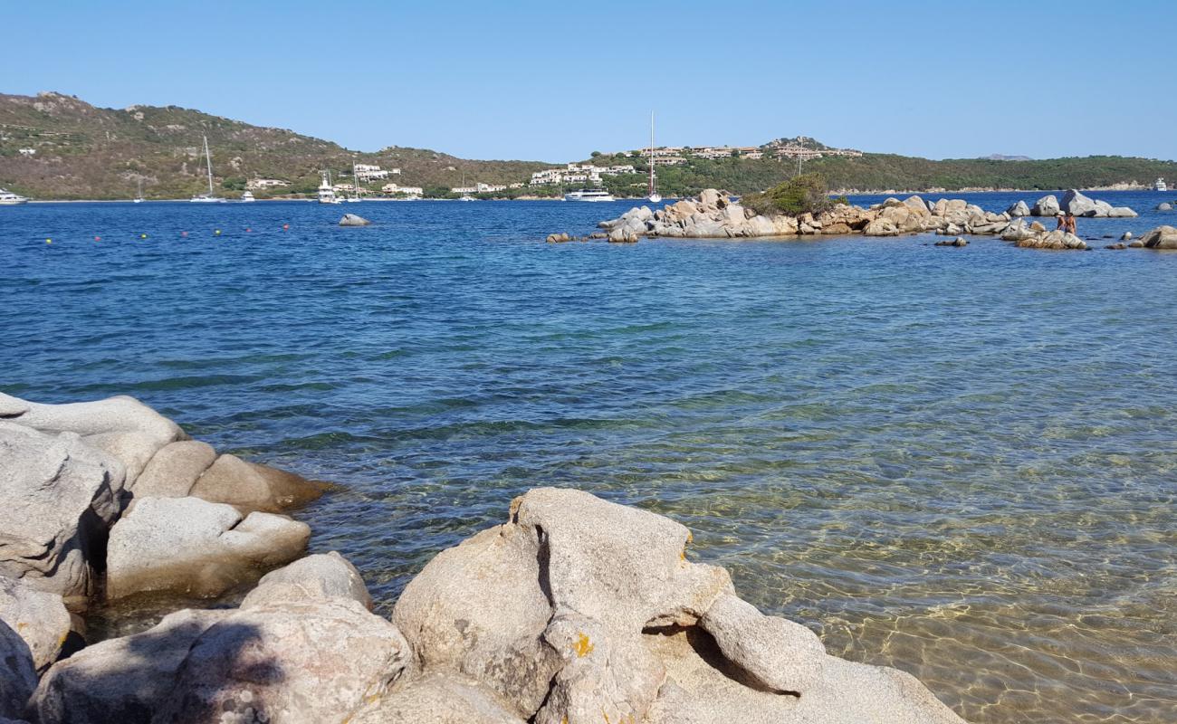 Photo de Spiaggia Il Borgo di Punta Maran avec sable beige de surface