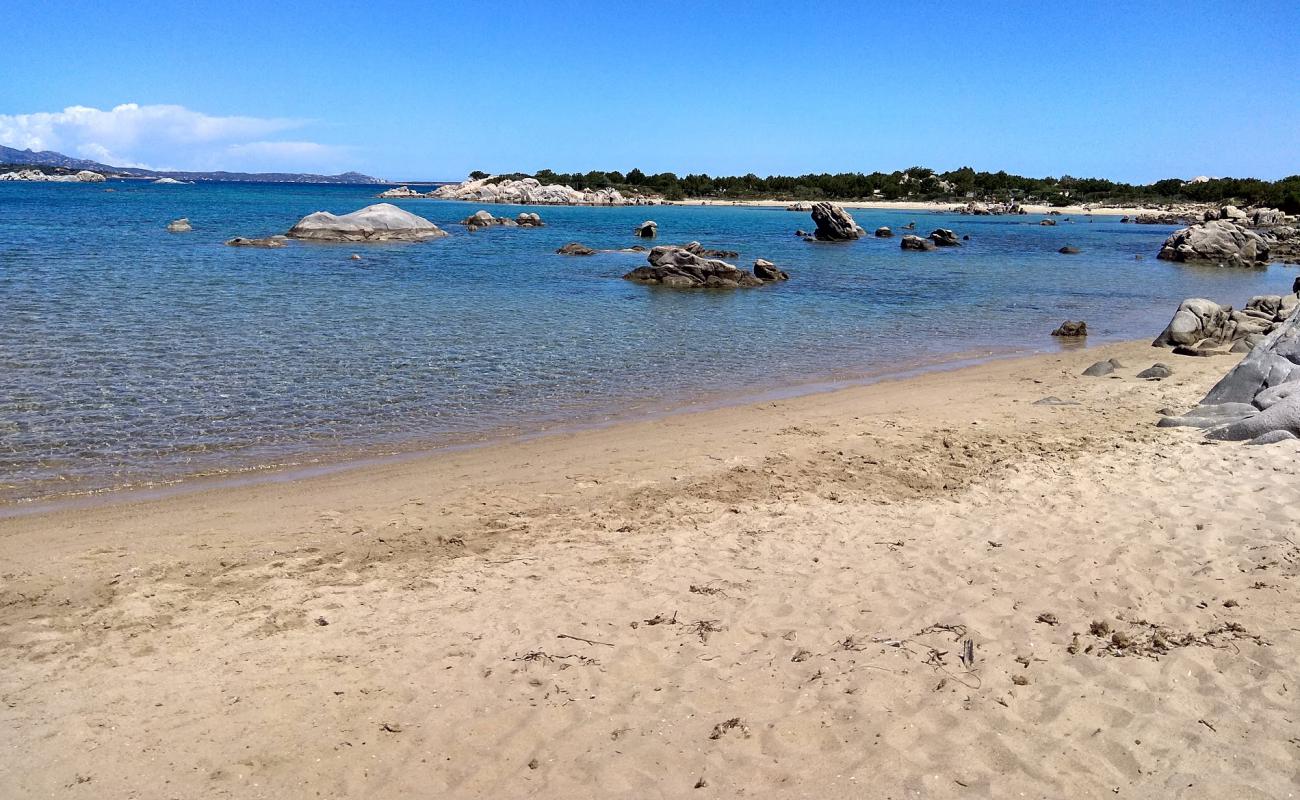 Photo de Cala Marana avec sable beige de surface