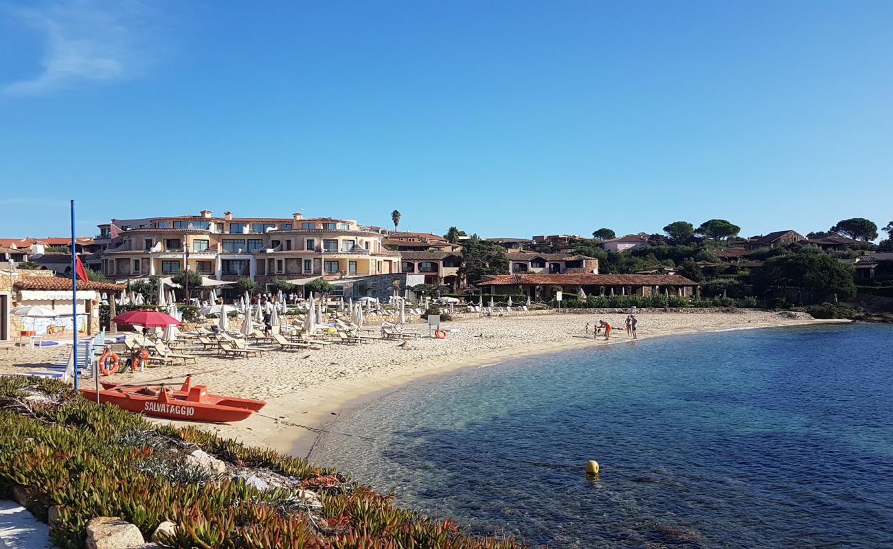 Photo de Spiaggia Baia Caddinas avec sable fin et lumineux de surface