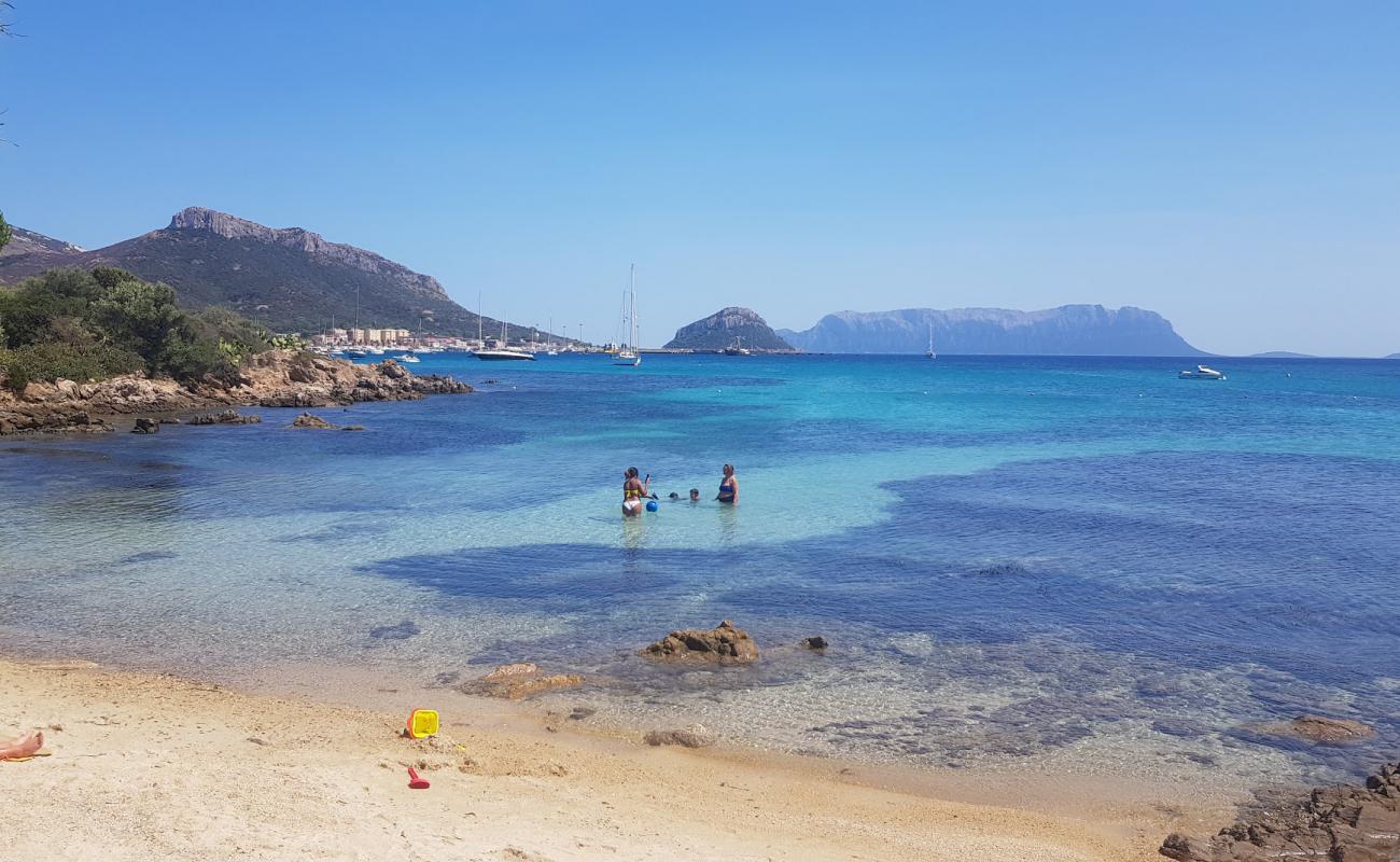 Photo de Spiaggia Punta Pedrosa avec caillou fin clair de surface