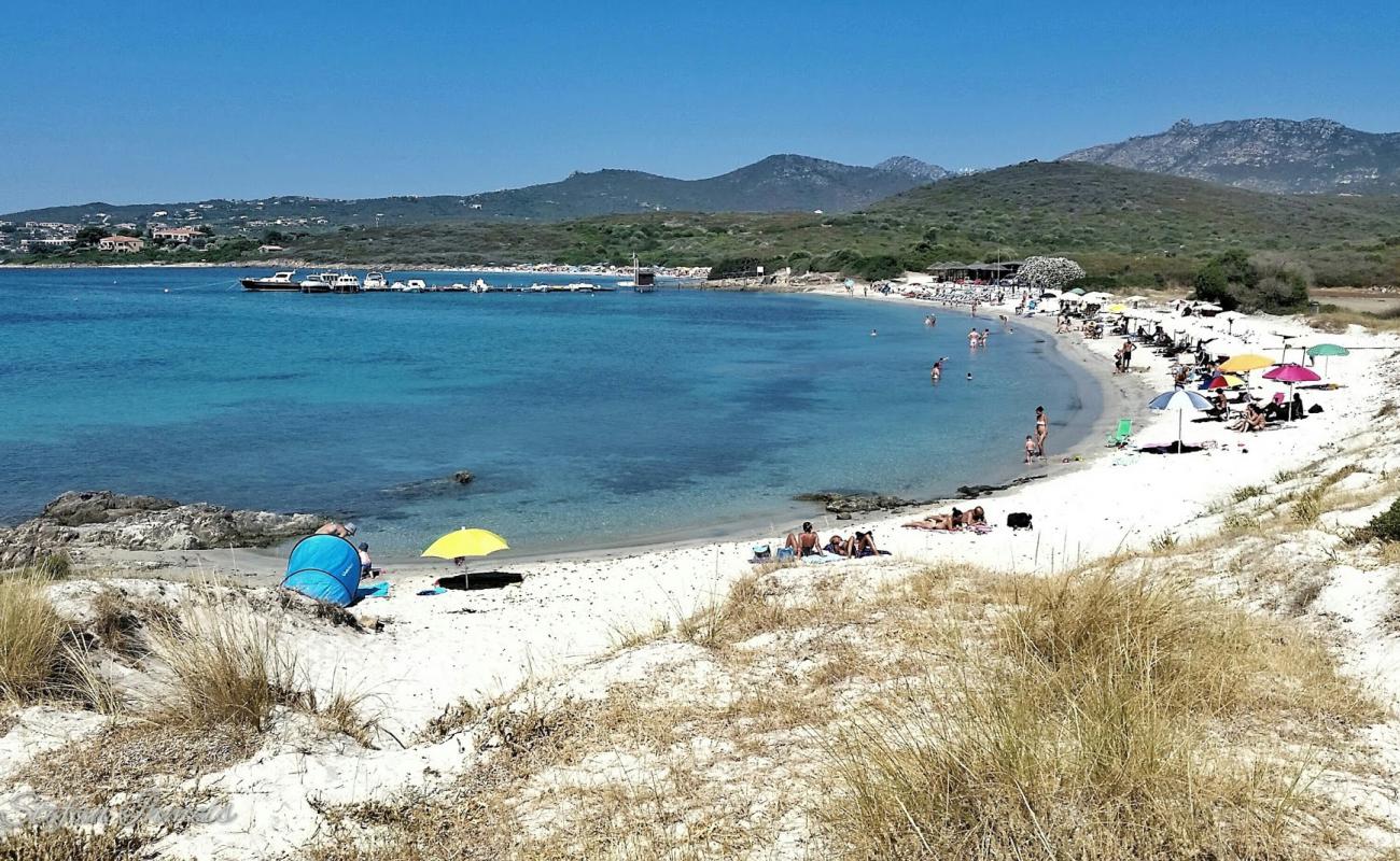 Photo de Spiaggia Nodu Piano avec sable fin rose de surface