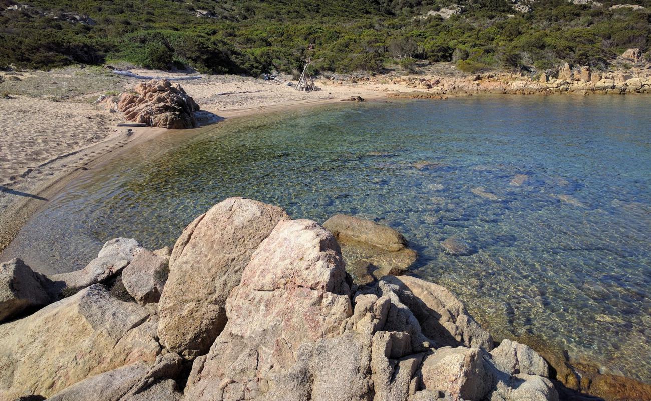 Photo de Spiaggia Cala d'Inferno avec sable beige de surface