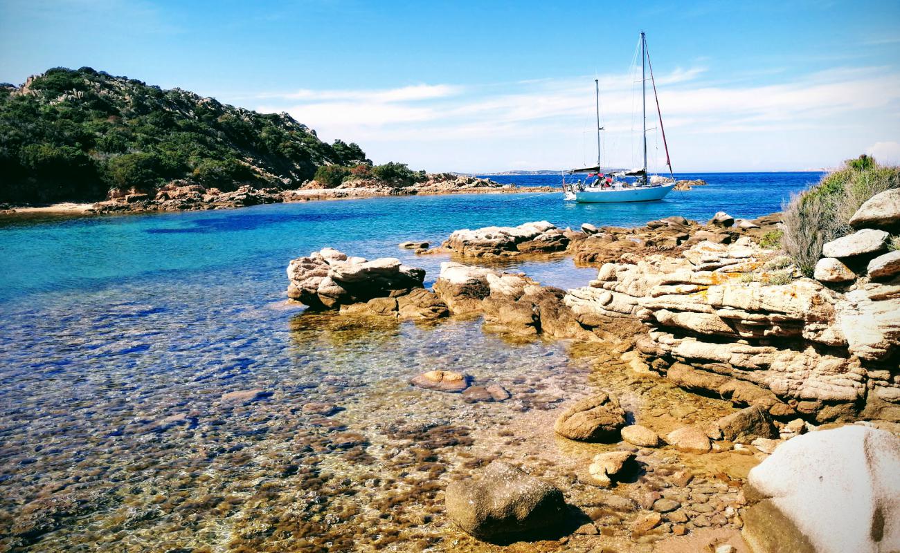 Photo de Cala Bonifazzinca avec terrain rocheux de surface