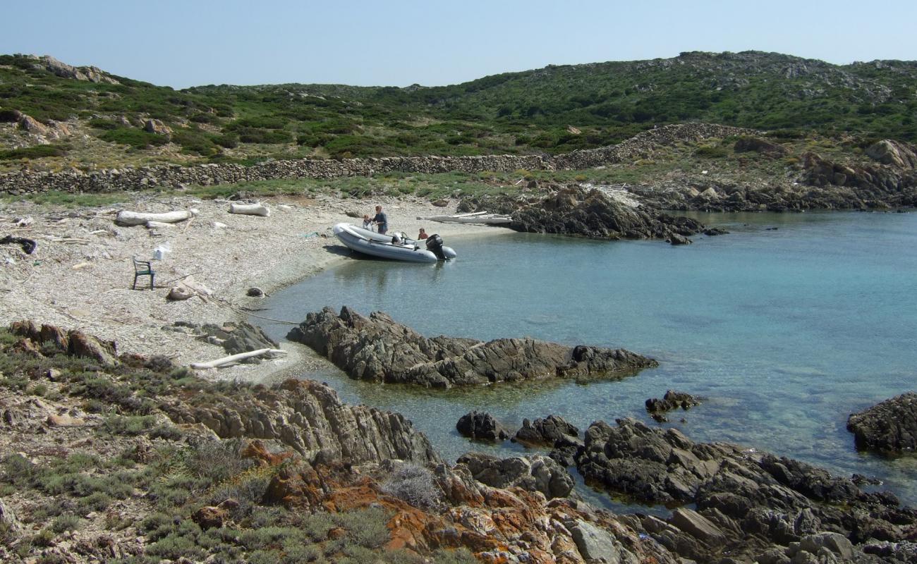 Photo de Cala Muro avec sable beige & galets de surface