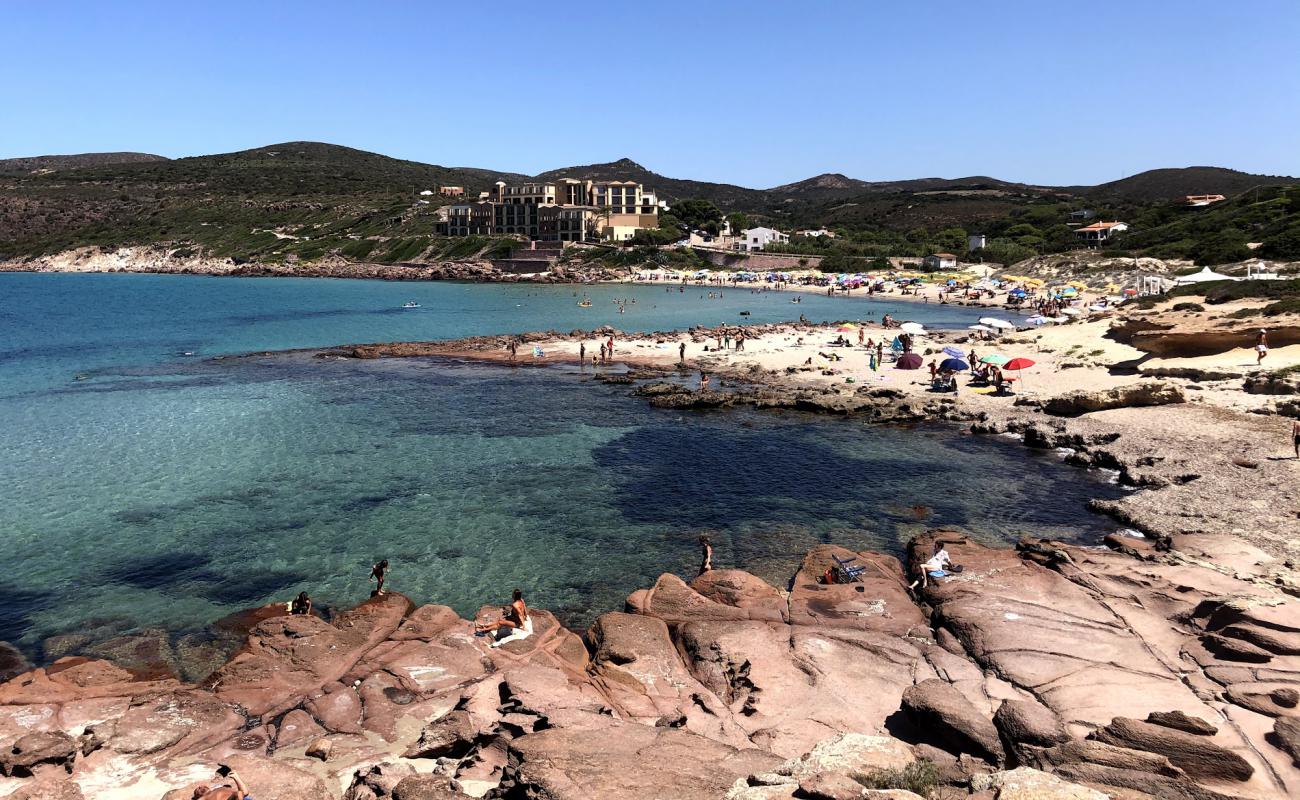 Photo de Spiaggia La Caletta avec sable beige de surface