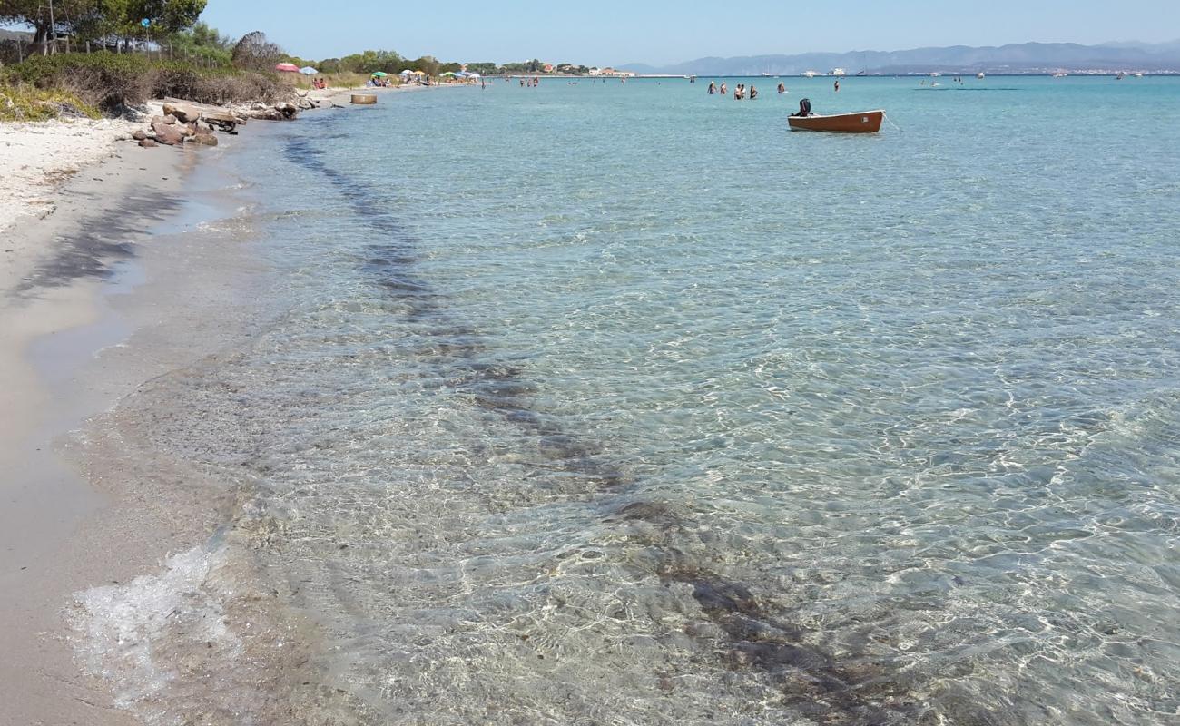 Photo de Giunco beach avec sable lumineux de surface